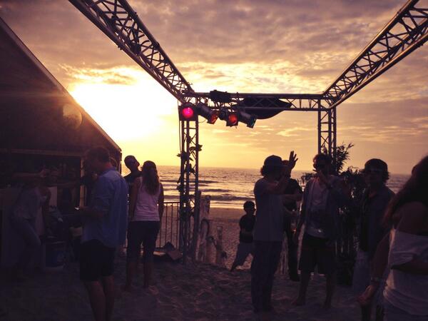 DriesWinter's tweet image. Dance to the sunset ... #projectsea #texel