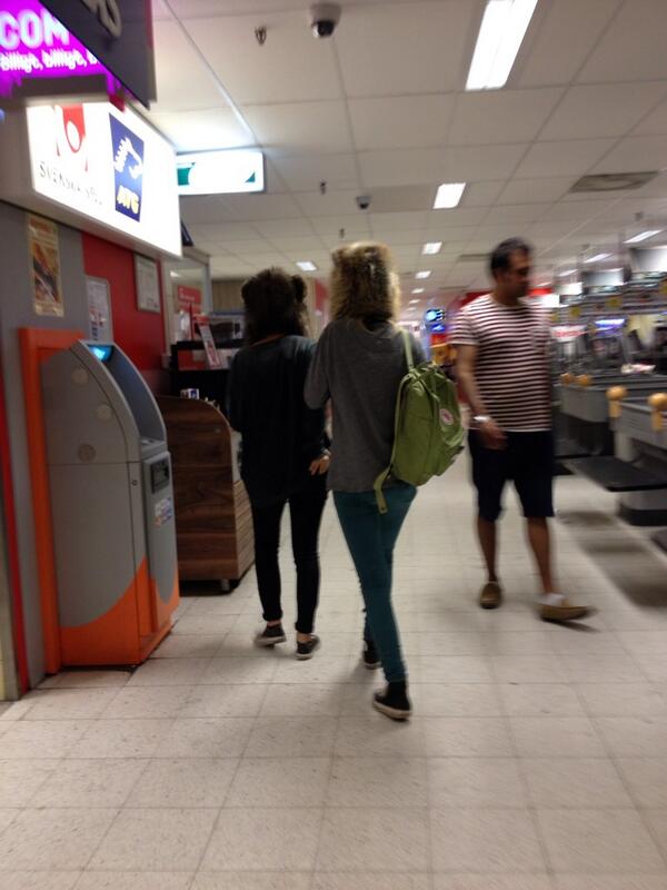 jojjan1999's tweet image. Blev en aning skakad när jag såg dessa två på Hemköp. Första gången jag ser en blandras mellan björn och människa!