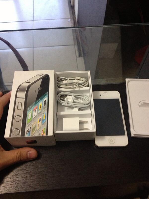 BBSupport_ec's tweet photo. @VentasViip iPhone 4s 16gb blanco usado claro movi alegro caja con todos los accesorios 0991581687 http://t.co/OlTIRFJbZT