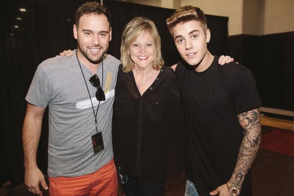 MamaJanMusic's tweet photo. A little something  something from the ATL show with @justinbieber http://t.co/vydY04fYN7
