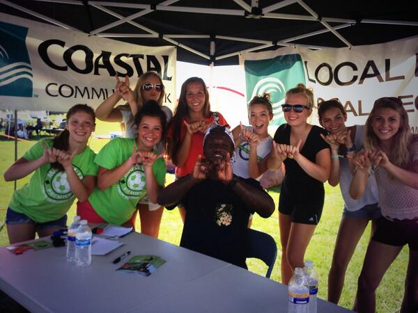 96Marauders's tweet photo. An honor to meet @eddie_johnson7 today! #gosounders 💚💙⚽ http://t.co/uKGv1ysESY