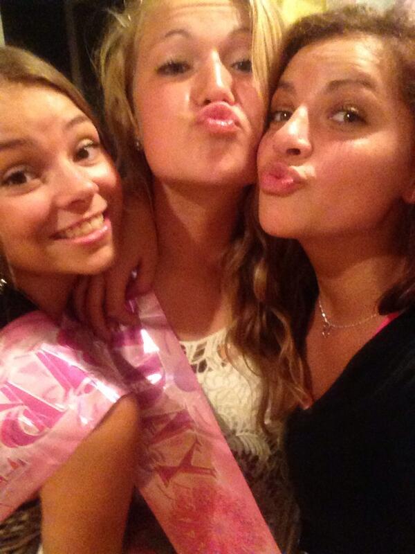 SarahJohnson175's tweet image. HAPPPY BIRTHDAY TO MY BEST FRIENDS #midnightpic #woo #letsgo