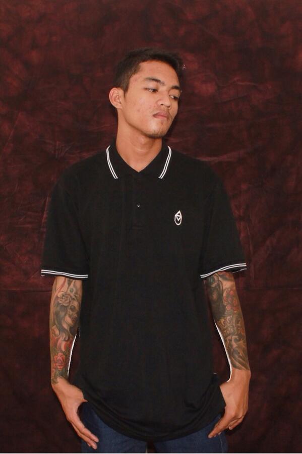 Ganteng bgt modelnya "<a href="/Valiantgracia/">Val</a>: Modelnya gak nahan kak :p bikin horny RT @miscebrand: Poloshirt misce "