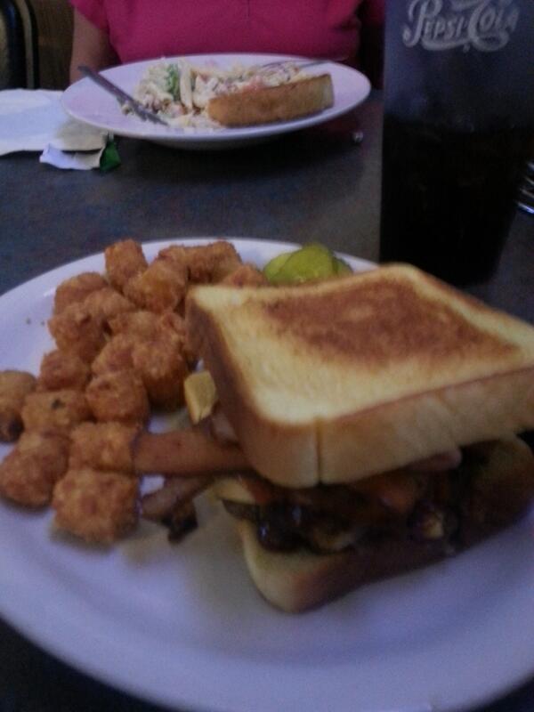 TwoAvgMN's tweet image. Its real burger when it has HAM