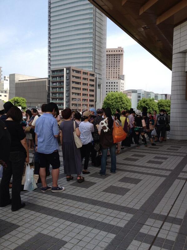 naron's tweet photo. 写真集の列がハンパないひげ！ #ddtpro http://t.co/XmSI23diTC
