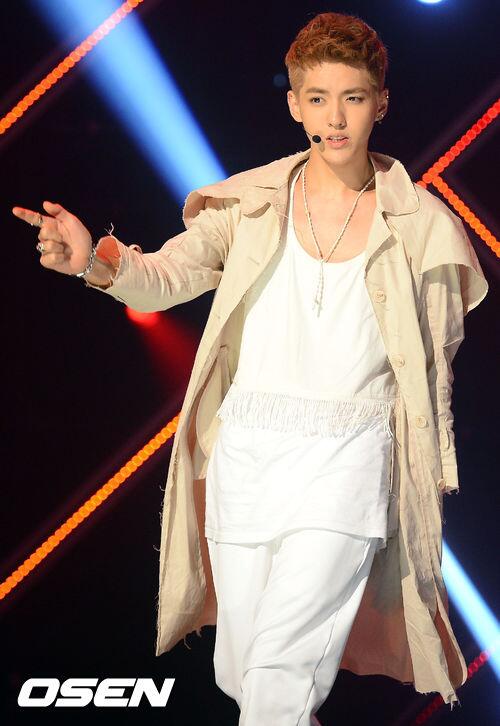 EXOrdinary88's tweet photo. Si tiyang Kris -- mian klo dah punya -- http://t.co/RRd1vXHvEM