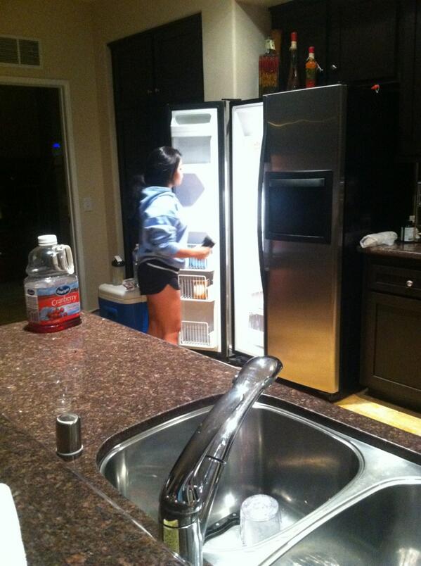 alyssa_alvarezz's tweet image. Can't reach the ice machine #midgetproblems