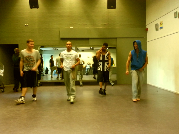 TheNLLions's tweet photo. Trainingen voor de show van 13 september in de Graanbeurs te Breda zijn begonnen..... #vroeg http://t.co/bHv3c7RMtO