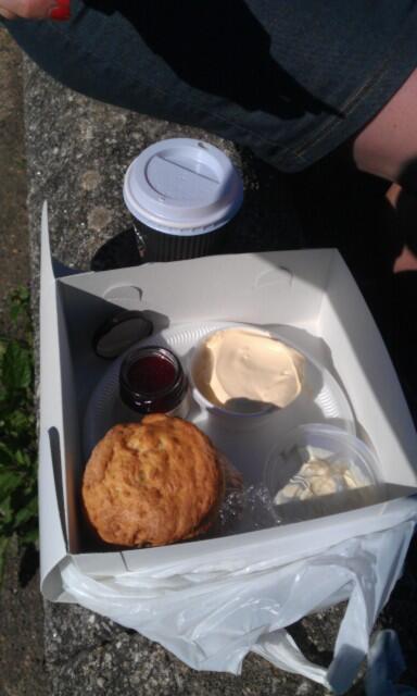 festschnell's tweet photo. @TristramPomroy- take away cream tea. http://t.co/ZknGuuhZmJ
