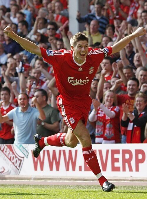 alsbaqalblmany's tweet image. صوره : ستيڤن جيرارد يحتفل بهدفه ضـد ستوك سيتي في أول مباراة في البريميرليغ موسم 2008 .