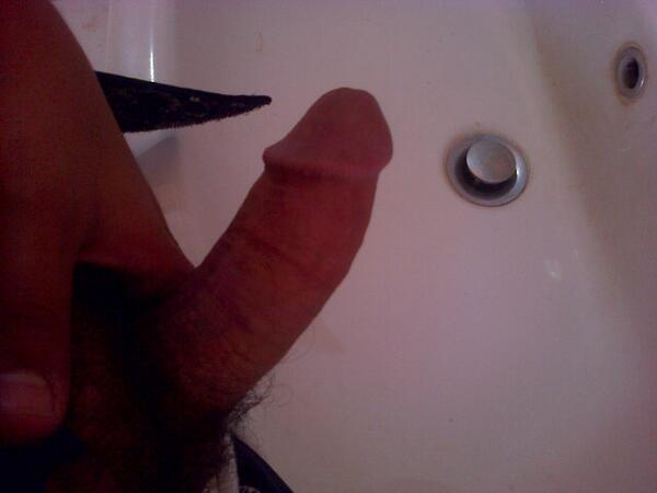 v7w1's tweet photo. منؤ يبوسه http://t.co/HAUDwnki00