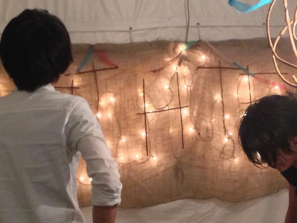 USGinfo's tweet photo. 【ユニゾンLIVE】
まもなく、21:00〜「RISING SUN ROCK FESTIVAL 2013 in EZO」EARTH TENT にて！花火のあとにユニゾンLIVE！！ http://t.co/uwY8ZBpSYl