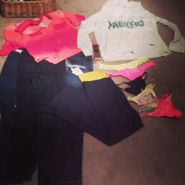 vfisher9395's tweet image. #shopping #4pairsofpants #sweater #yogas #packers #pink #vs