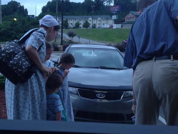 iamblakeharris's tweet image. Amish people at Zaxbys! #whadddup