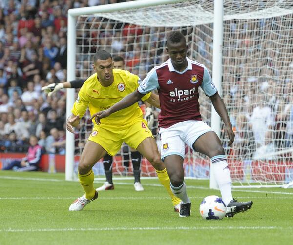 West Ham United FC v Cardiff - Page 2 BR4Ns00CQAETeiT