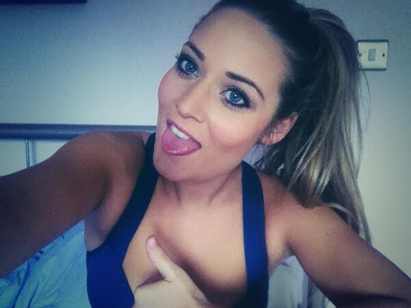 abiphillipsuk's tweet photo. Running in new @VictoriasSecret sports wear hoping it might give me some motivation lol 👍😜 http://t.co/yf8nvMmiex