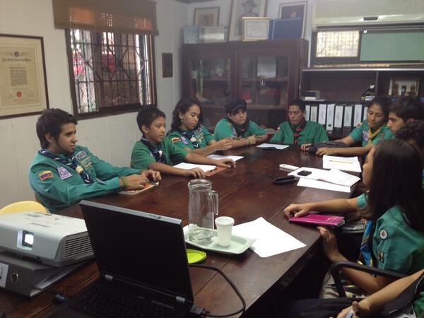 scoutsvenezuela's tweet image. Saludando a los Jóvenes de #ScoutsMiranda en su casa! #Cssn para servirles de cobijo! #TallerdeVoceros