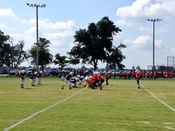 rcichon's tweet image. First day of football season...scrimmage rotations with five teams here today! #SummitFootball #fb