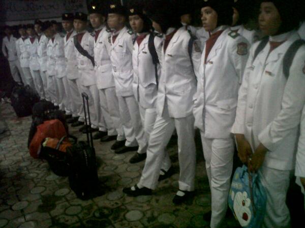 Mendengarkan briefing sebelum meninggalkan tempat karantina #PASKIBRAKA2013