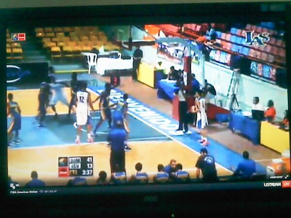 FTiburcio03's tweet photo. viendo el juego #RD VS  #IslVir bamos #RD #CentroBasketU17 http://t.co/AePcekuwal