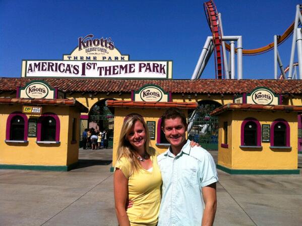 walkerowood's tweet photo. Celebrating the first paycheck at #KnottsBerryFarm #positivecashflow http://t.co/9YCGNSffFC