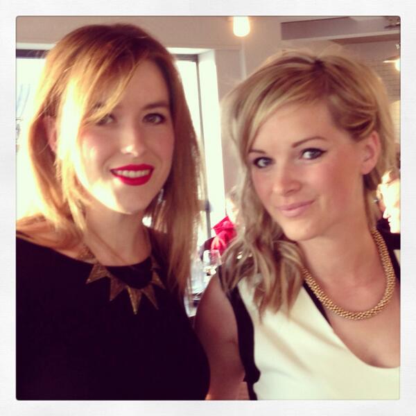 GwynethHedges's tweet image. Cocktails with @elf_134