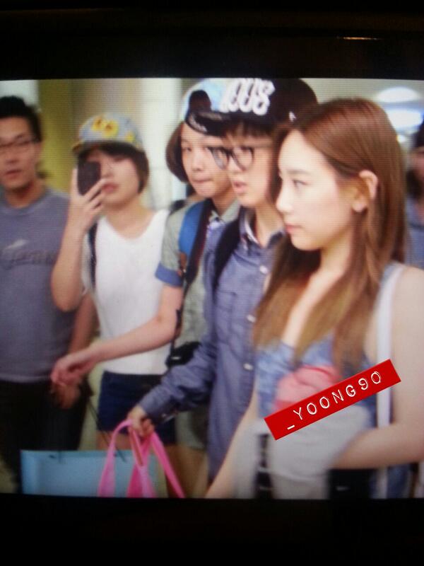 [PIC][18-08-2013]TaeYeon - Tiffany và YoonA trở về Hàn Quốc vào sáng nay BR5RvjWCYAAZOQZ