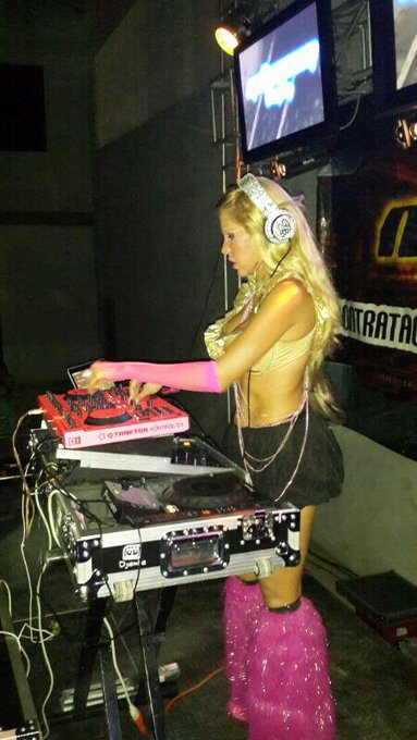 Esto fue Anoche en el Club Italo Venezolano d Puerto la Cruz. Mi Show Victoria Lanz Erotic Djane http://t<a href="/tag/20m"class="tags"><span>#20m</span></a><a href="/tag/photositgirl"class="tags"><span>#photositgirl</span></a>