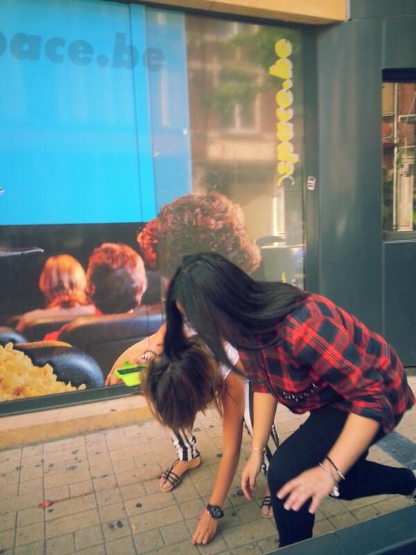 ZhanAnqi's tweet photo. @julie1D4 YAYYY !!!!! WE ARE CRAZY PEOPLE X') http://t.co/ULCfQalYpF
