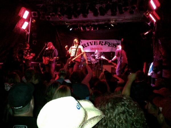VanessaRaeB's tweet photo. #RockTheBush #2013 #Riverfest @TheStanfields http://t.co/8AzhPK93Nf