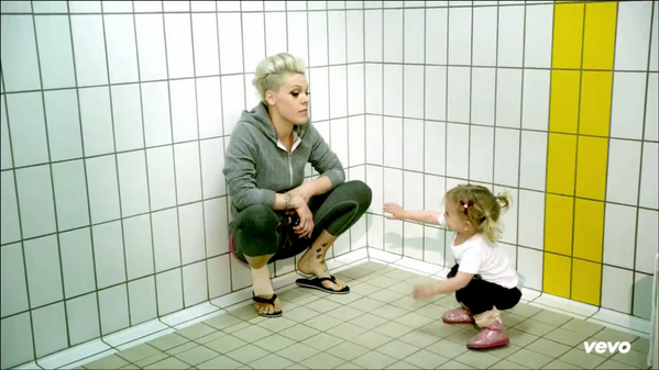 PinkFansCol tweet picture