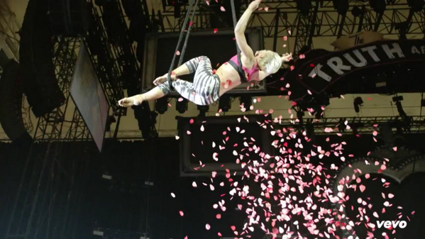 PinkFansCol tweet picture