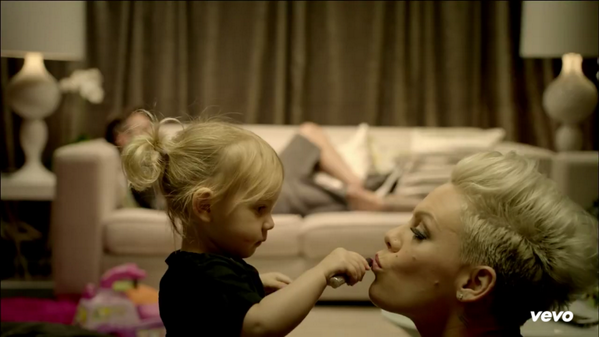 PinkFansCol tweet picture