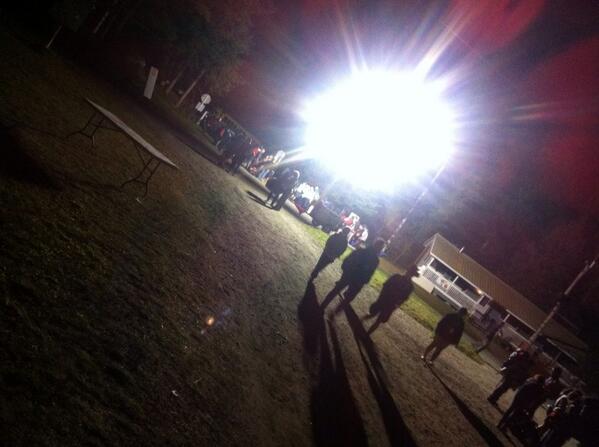 The first buses leave in an hour. De eerste bussen vertrekken met een klein uurtje