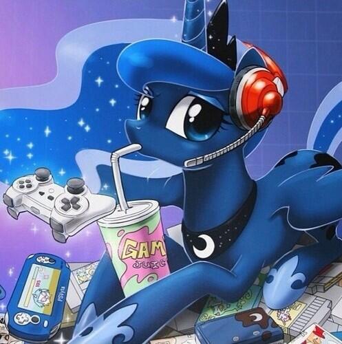 FiM_Luna's tweet photo. RT @AhzekAhriman: @FiM_Luna http://t.co/rSJsGHPPtr Seems like a typical weekend for me!