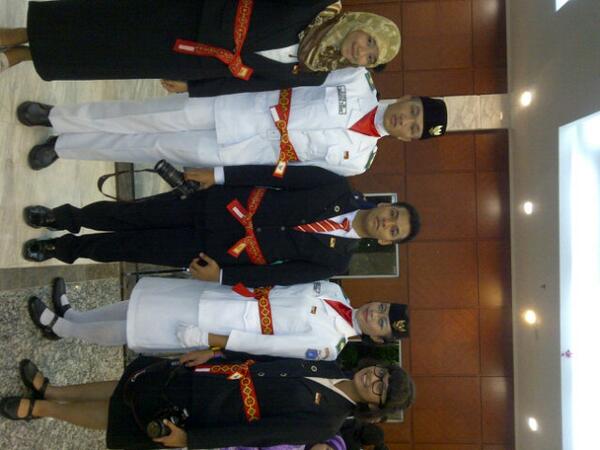 Pengukuhan Paskibraka 2013 wilayah Jakarta Timur. Diana&amp;Dipa bersama dg 3senior (alumni Sma 98).