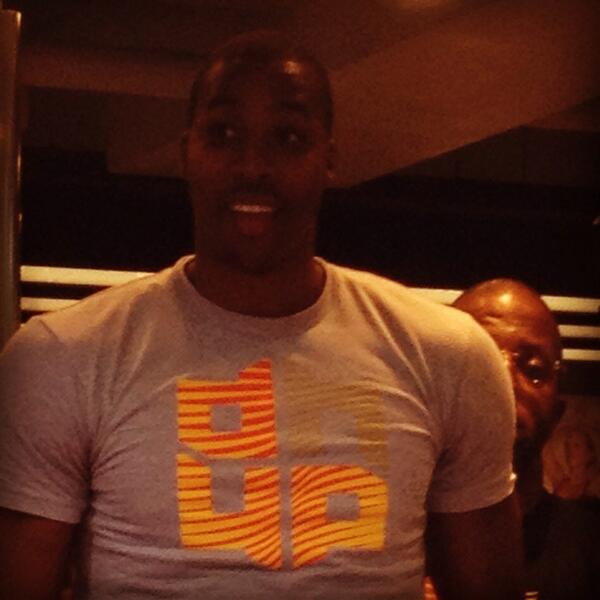 SSlibin's tweet image. Ran into @DwightHoward in Seoul.