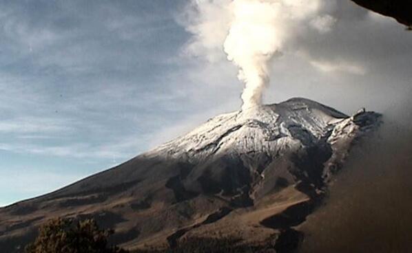 Volcán Popocatepetl, vuelve a estar activo - Página 26 BR8-Ih5CMAAzUfA