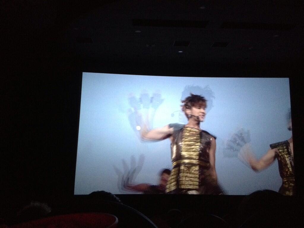 BR8MfG2CUAAmSf6.jpg:large