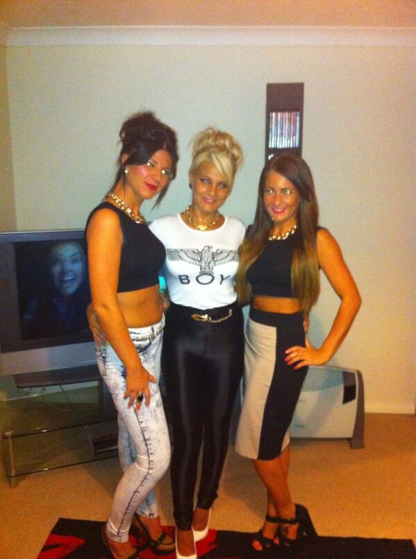 jadetrewy's tweet photo. Best friends xx http://t.co/rKSGHPAtbg