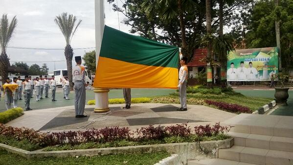 yang bendera merah putih ada kada ka?"<a href="/Nunikhandindin/">Nunik Handini</a> 
@Real_Rizqan nah layyyyy "