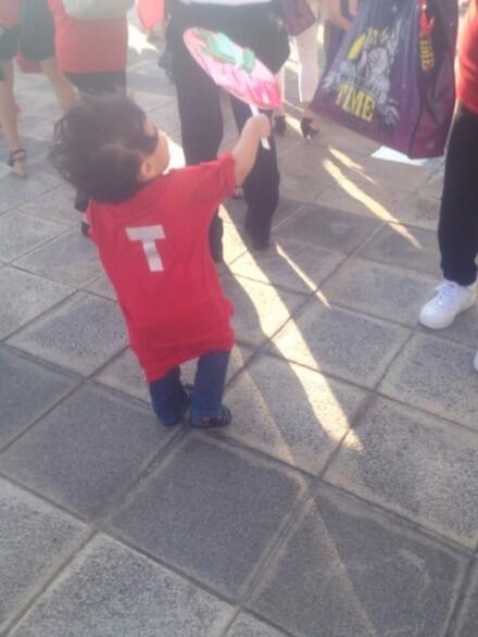 BR8l3CjCQAACVHr.jpg:large