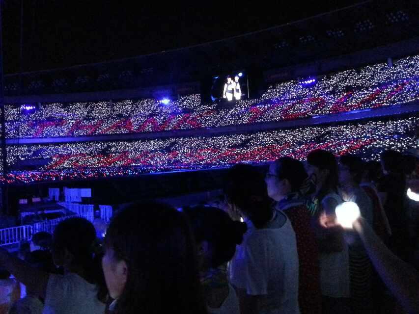 BR8pD76CMAEJFK6.jpg:large