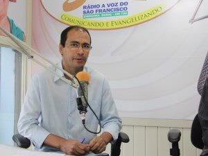 radiopbfm's tweet photo. DEPUTADA ISABEL CRISTINA HOMENAGEIA JORNALISTA PELA CONTRIBUIÇÃO À CULTURA http://t.co/QGjQBqLIee http://t.co/ndAP8wK4L2