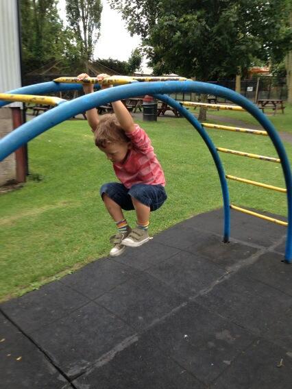 MatJones87's tweet image. The up and coming @crossfit champion #pullups #kneeraises