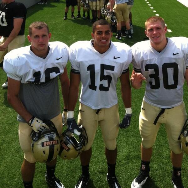 BillGoCEELC's tweet photo. The future of Army Football is in good hands! Jalen and a few of his buddies from the Class of 2017.  Beat Navy! http://t.co/leGxSQ2Am8