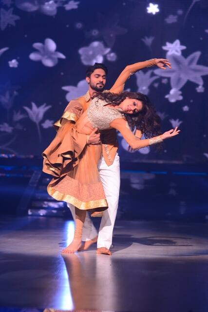 _drashti10's tweet photo. #Jhalak at 9pm !! http://t.co/g3WWHf95BS