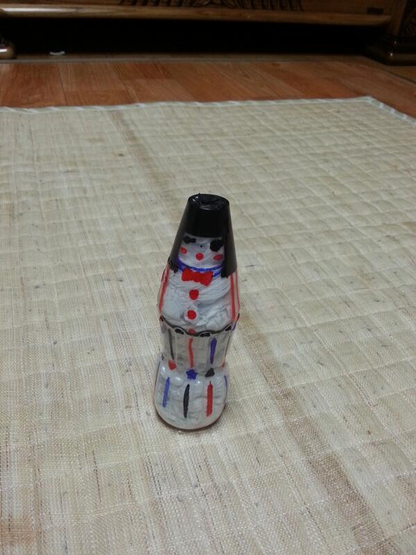 AutoFishing's tweet image. 3학년인 딸래미가 쭈쭈바 먹고나선 휴지 채워서 만든 인형...식구들 드라마  보는 중에 혼자서 쪼물닥 그러더니 이런 작품이...