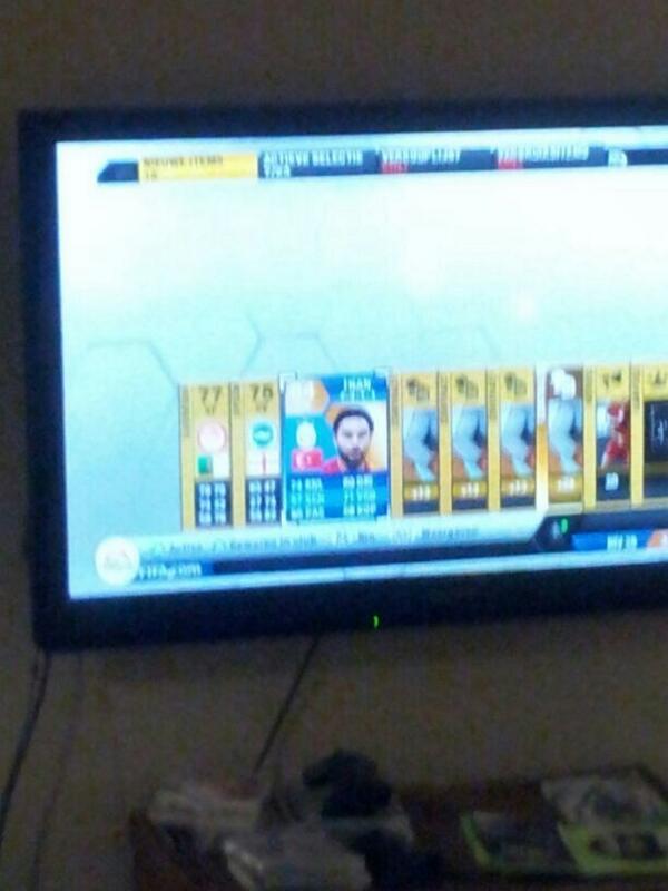 WEPLAYFIFA's tweet photo. RT als je wel eens een TOTS speler in een pack op fut gehad hebt http://t.co/UnA4U0gcBh