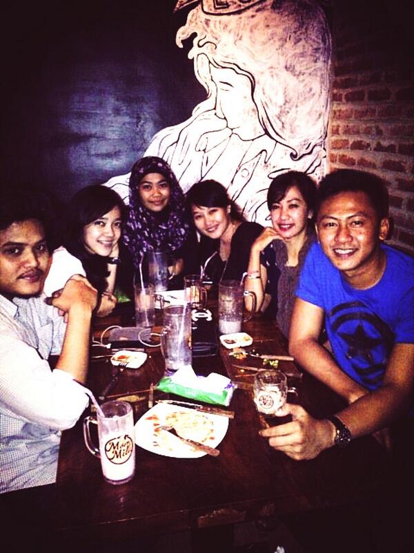 Thx genks for tonight @AlohaMeta <a href="/Destyrorol/">Ibuk Dani</a> <a href="/Laliitt/">Lalitya Mujihertini</a> <a href="/RogiEnggara/">Rogi Enggara</a> @hawaiits udah lama ga share foto di twider :))) "